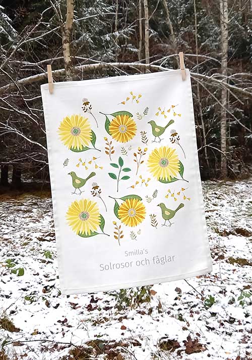 Textildesign Geschirrtuch grün/weiß/gelb mit Sonnenblumen und Vogel von Smilla's Home